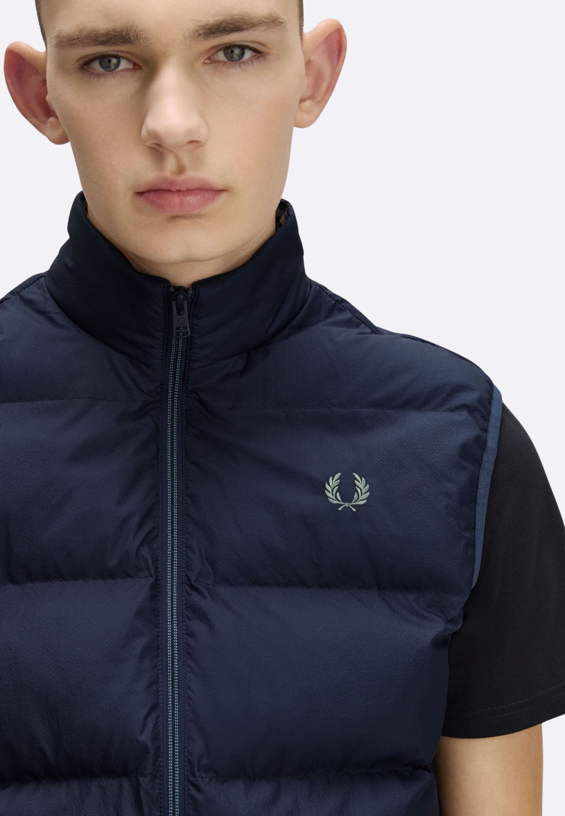 Fred Perry Giubbotto Smanicato Blu J8522 738 – IMaurizio